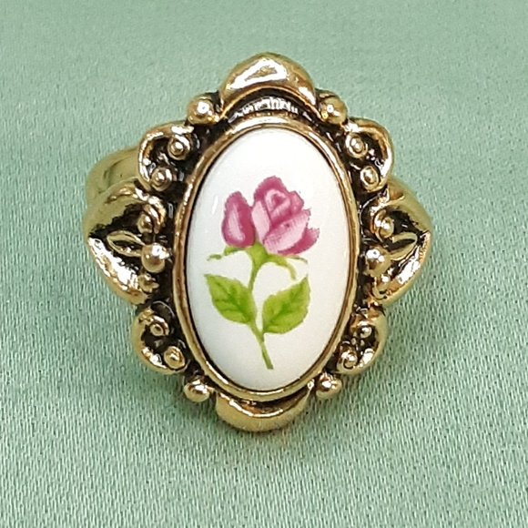 Avon Jewelry - Vintage Avon Victorian Rose Ring 7